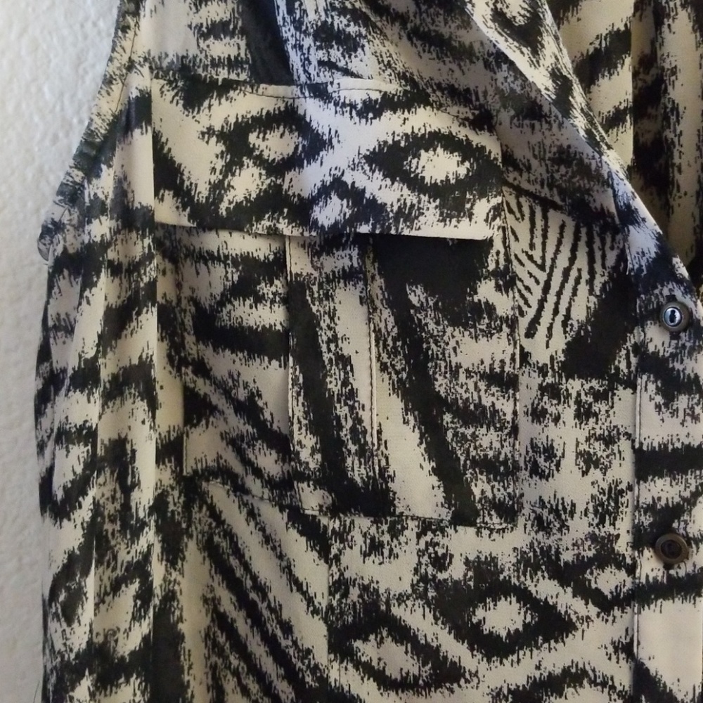 GUESS Shirt - Picture 2 of 4
